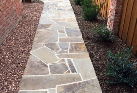 Oklahoma Flagstone walkway with Cinnamon Gravel lining the side.