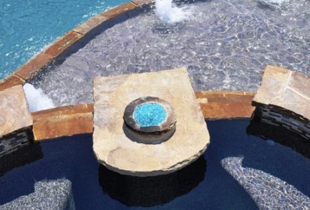 Fountain in the pool.